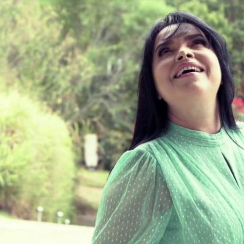 "Intensa e cheia de emoção", assim se define cantora gospel Eliane Silva