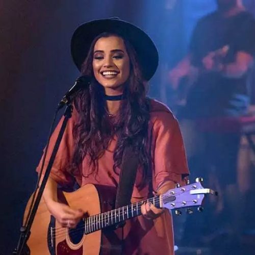 Cantora gospel desmaia em palco durante show em Goiás