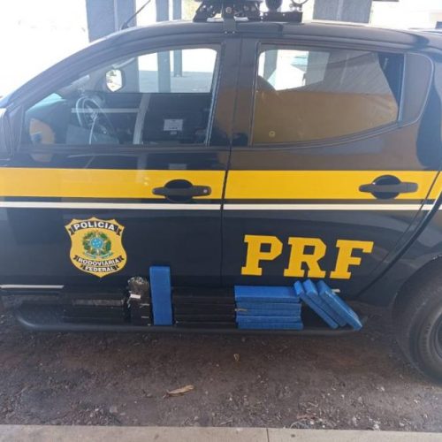 PRF apreende 17 kg de maconha em ônibus em Guaraí