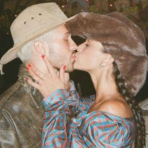 Bruna Marquezine e João Guilherme confirmam romance em foto do aniversário da atriz