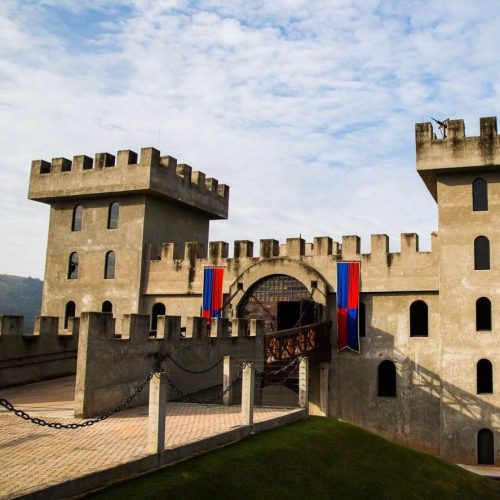 Revelamos  o maior  castelo medieval cravado em solo brasileiro