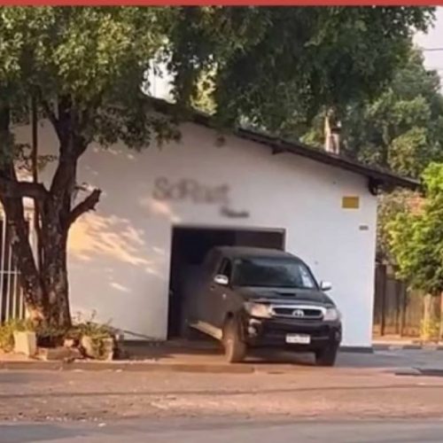 Homem embriagado invade loja da ex-companheira com caminhonete em Colinas do Tocantins após término