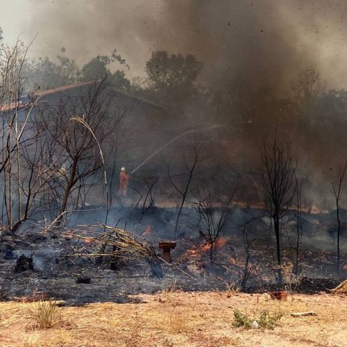 Paraíso em Chamas: Fogo e fumaça transformam vida de moradores em inferno!