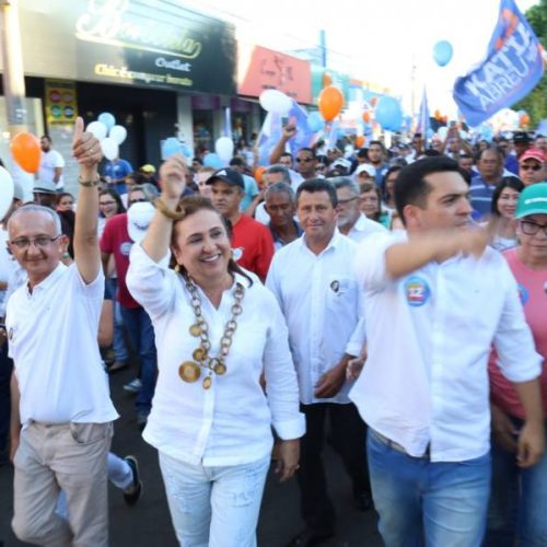 Em caminhada histÃÂ³rica, KÃÂ¡tia Abreu (12) leva mais de oito mil pessoas ÃÂ s ruas de Gurupi