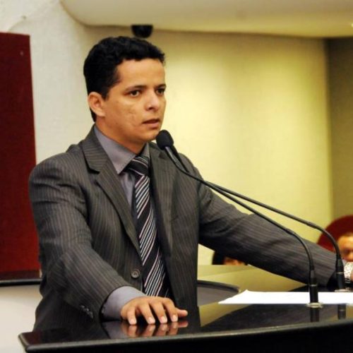 Jorge Frederico acusa Carlesse de perseguiÃÂ§ÃÂ£o contra estudantes estagiÃÂ¡rios em AraguaÃÂ­na