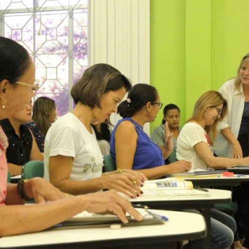 Centro de LÃÂ­nguas abre mais de 300 vagas para cursos gratuitos em Palmas