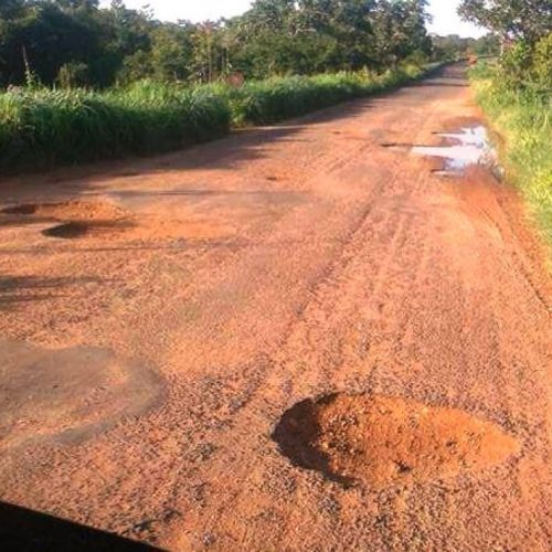 Moradores e caminhoneiros reclamam de, mÃÂ¡s condiÃÂ§ÃÂµes de trÃÂ¡fego na Rodovia TO- 335