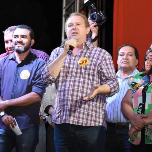 Carlesse alfineta Vicentinho e diz, " O povo nÃÂ£o quer ofensas entre candidatos"