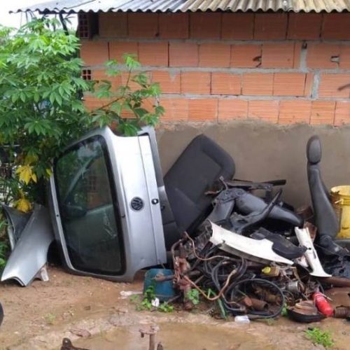 PolÃÂ­cia fecha oficina mecÃÂ¢nica que funcionava como desmanche clandestino de carros