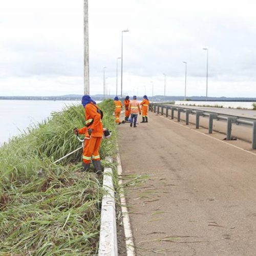 ServiÃÂ§os de roÃÂ§agem e de sinalizaÃÂ§ÃÂ£o viÃÂ¡ria sÃÂ£o iniciados na Ponte FHC