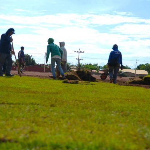 Prefeitura pede ÃÂ  comunidade que denuncie quem retira materiais de obra pÃÂºblica no Aureny III