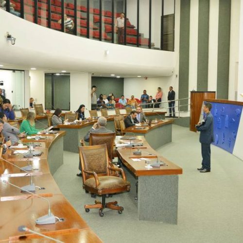 Deputados estaduais apreciam 13 vetos do governador Mauro Carlesse