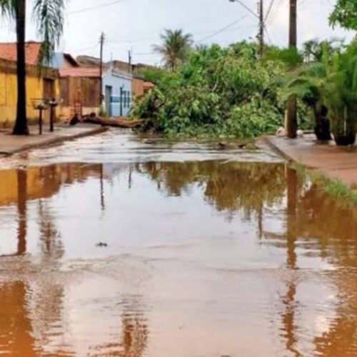 SaÃÂºde alerta para transmissÃÂ£o de doenÃÂ§as por causa de enchentes