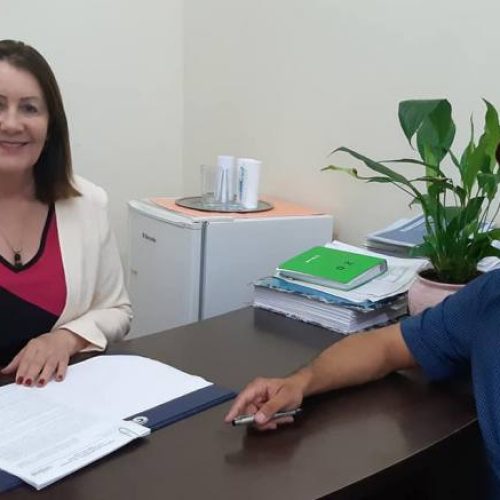 Lires Ferneda assina contrato para pavimentaÃÂ§ÃÂ£o do acesso ao Habitare II