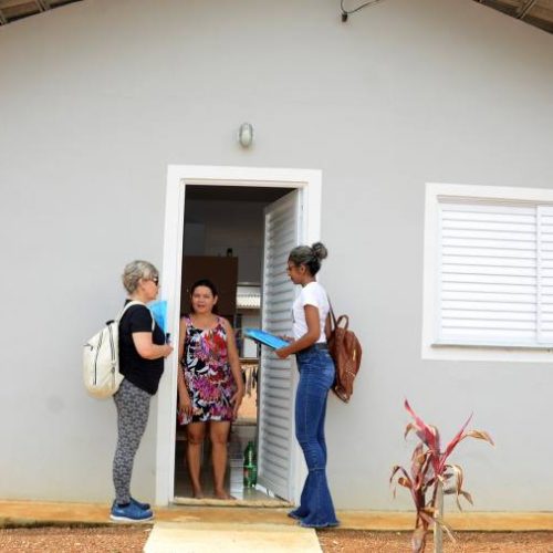 Prefeitura de Palmas faz primeira visita social aos moradores do Recanto das Araras I