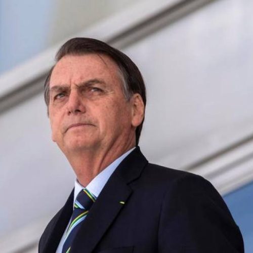 Jair Bolsonaro revoga artigo que permitia suspender contrato de trabalho