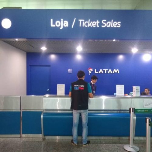 Gol e Latam sÃÂ£o notificadas pelo Procon por dificultar remarcaÃÂ§ÃÂ£o de passagens