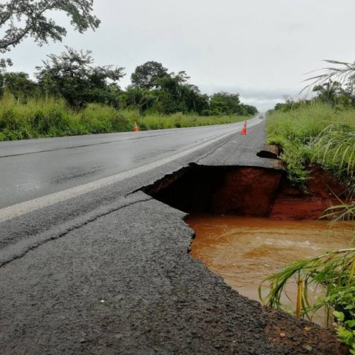 Fortes chuvas provocam erosÃÂ£o na BR 226 prÃÂ³xima a Palmeiras; NÃÂ£o hÃÂ¡ congestionamento no local