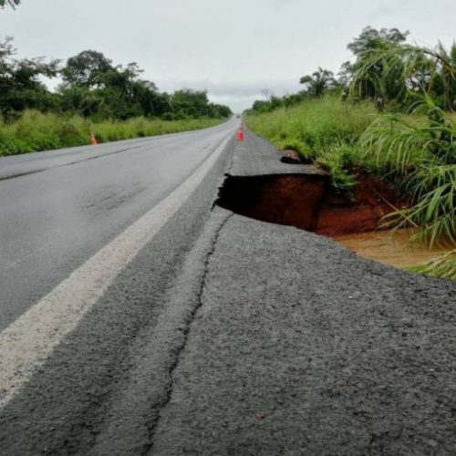 BR 226 prÃÂ³xima a Palmeiras ÃÂ© liberada apÃÂ³s dois dias interditada devido ÃÂ  erosÃÂ£o