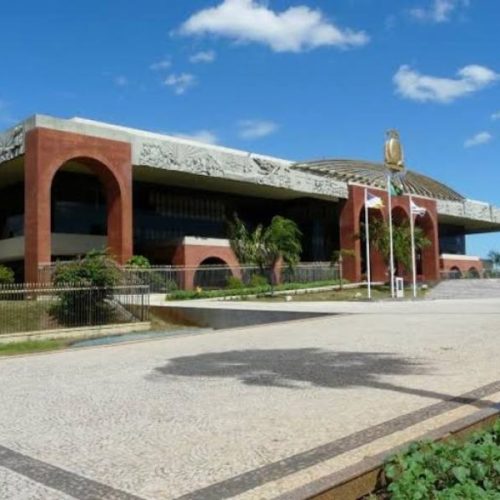 Governo estuda repatriar 140 estudantes que estÃÂ£o no Paraguai e na BolÃÂ­via; Itamaraty ressalta esforÃÂ§o