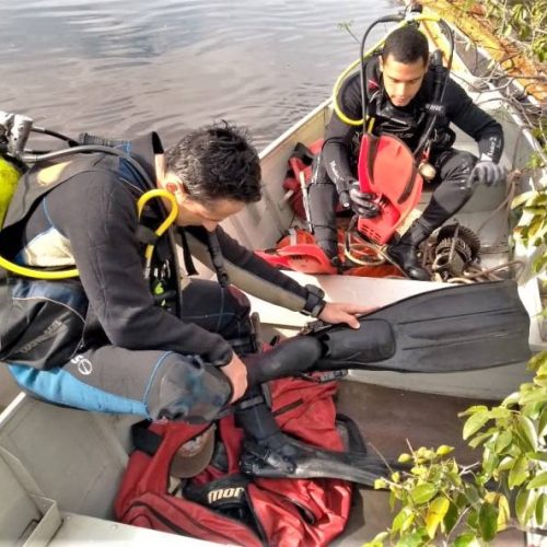 Corpo de servidor pÃÂºblico ÃÂ© resgatado por bombeiros mergulhadores