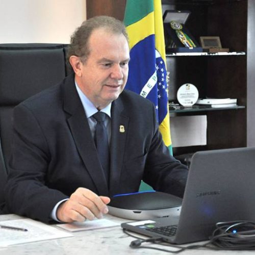 Governador e prefeitos debatem implementaÃÂ§ÃÂ£o de barreiras sanitÃÂ¡rias e aumento de leitos para Covid