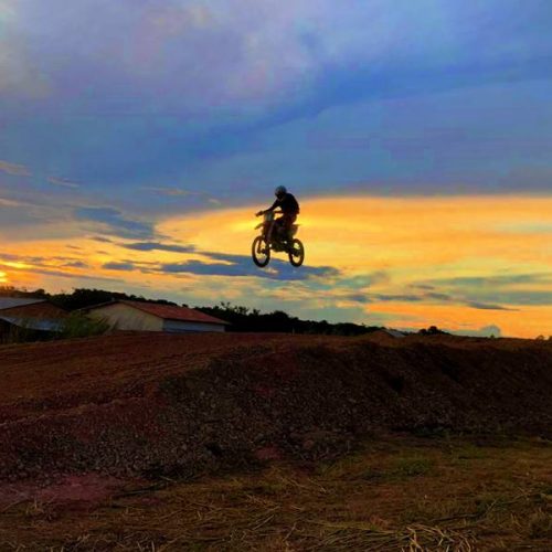 GuaraÃÂ­ finaliza  a primeira etapa de construÃÂ§ÃÂ£o da pista de motocross do municÃÂ­pio