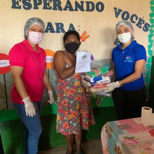 FamÃÂ­lias de FiladÃÂ©lfia recebem cestas bÃÂ¡sicas, do Programa Nacional da AlimentaÃÂ§ÃÂ£o Escolar