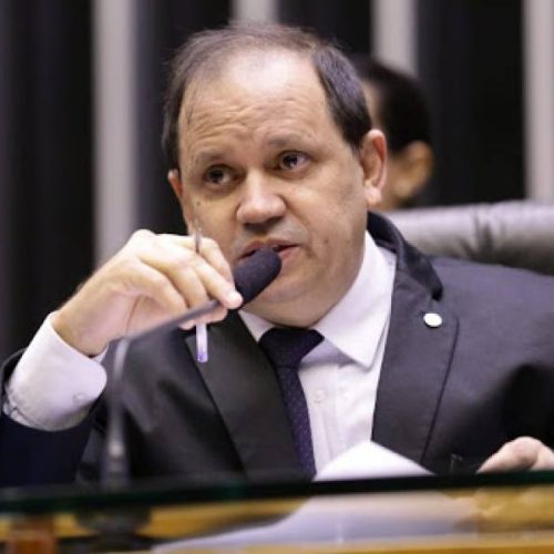 Eli Borges: "Lotar ÃÂ´nibus pode, agora funcionar igreja com atÃÂ© 20% de lotaÃÂ§ÃÂ£o, usando mÃÂ¡scaras e ÃÂ¡lcool nÃÂ£o pode"