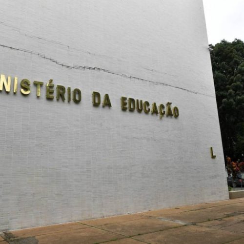 MEC publica portaria com novas orientaÃÂ§ÃÂµes para o ensino durante a pandemia