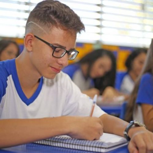 Ano letivo nas escolas pÃÂºblicas retomarÃÂ¡ de forma gradual com aulas presenciais a partir de agosto