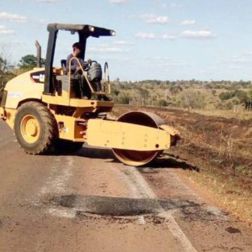 Governo realiza serviÃÂ§os de manutenÃÂ§ÃÂ£o no trecho da TO-335 que liga Colinas a Couto MagalhÃÂ£es