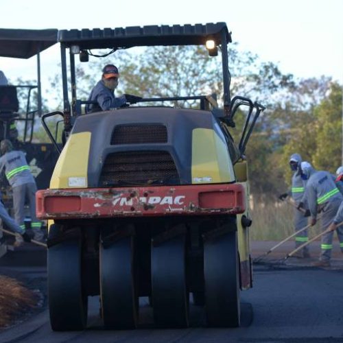 LO-04 ÃÂ© a primeira avenida de Palmas a receber asfalto com recursos do CAF