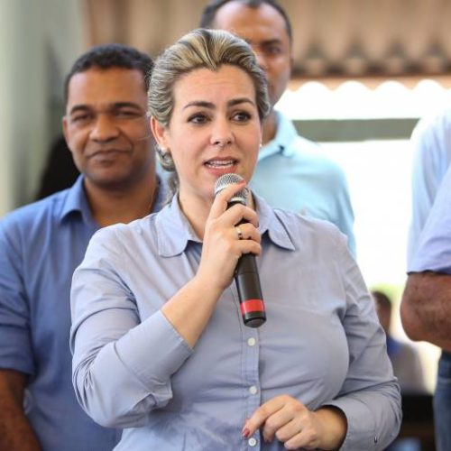 Pedido de impeachment da prefeita Cinthia Ribeiro ÃÂ© protocolado na CÃÂ¢mara de Palmas; Autor cita supostos crimes de responsabilidade