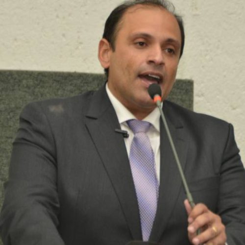 Com indicaÃÂ§ÃÂ£o de Mauro Carlesse, o suplente de deputado Gleydson Nato serÃÂ¡ prÃÂ©-candidato a vice em Gurupi, na chapa da prÃÂ©-candidata Josi Nunes