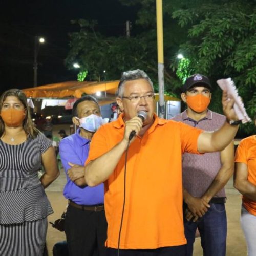 No Outubro Rosa, SalomÃÂ£o Barros apresenta propostas para mulheres com foco em saÃÂºde