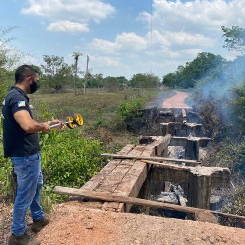 Ponte que liga zona rural ao centro de Bandeirantes foi incendiada; suspeita-se de ato criminoso