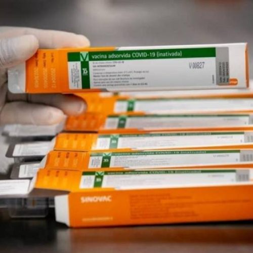 Anvisa deve informar, em 48 horas, motivaÃÂ§ÃÂ£o para a suspensÃÂ£o dos testes da CoronaVac