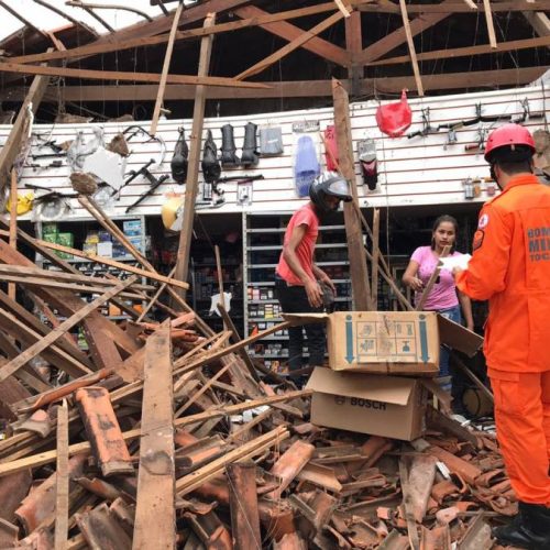 Em Araguatins, telhado de loja desaba e vÃÂ­tima foi socorrida por Bombeiros Militares no local