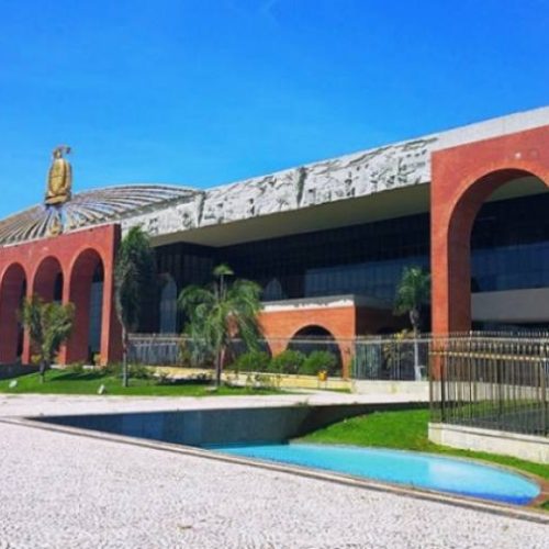 Governo decreta ponto facultativo para as vÃÂ©speras de Natal e Ano Novo