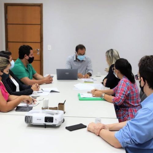 AraguaÃÂ­na define plano de vacinaÃÂ§ÃÂ£o; TÃÂ©cnica em enfermagem ÃÂ© escolhida para receber primeira dose