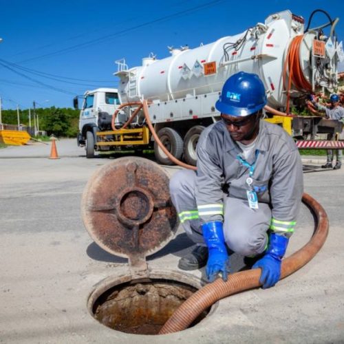 BRK retira mais de quinhentas toneladas de lixo de tubulaÃÂ§ÃÂµes de esgoto em Palmas e faz alerta