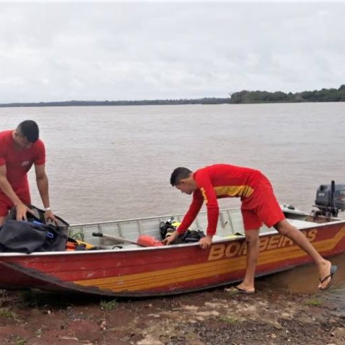 EmbarcaÃÂ§ÃÂ£o com sete pessoas naufraga no Rio AraguaÃÂ­na: Corpo de jovem que estava desaparecido foi encontrado