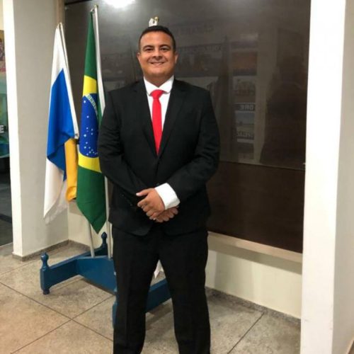 Vereador Leandro Coutinho propÃÂµe inclusÃÂ£o de profissionais da educaÃÂ§ÃÂ£o na lista prioritÃÂ¡ria de imunizaÃÂ§ÃÂ£o contra o Covid-19