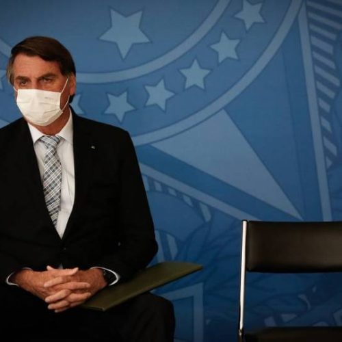 Bolsonaro autoriza Estados, MunicÃÂ­pios e Empresas a comprarem imunizantes contra o novo coronavÃÂ­rus