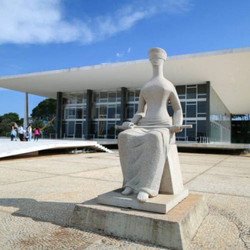 Lei que proÃÂ­be reajuste no salÃÂ¡rio dos servidores ÃÂ© mantida pelo STF