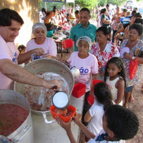 Eduardo Fortes por meio do seu Projeto AÃÂ§ÃÂ£o Bairro a Bairro realiza SopÃÂ£o SolidÃÂ¡rio para as famÃÂ­lias do setor Alto dos Buritis