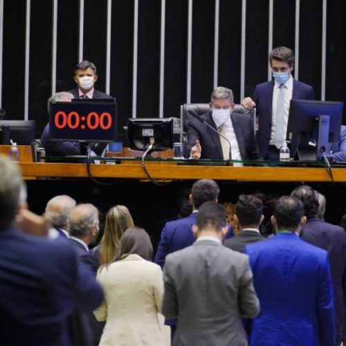 CÃ¢mara dos Deputados aprova compra de vacinas pelo setor privado com a doação na mesma quantidade do Sistema Ãnico de Saúde