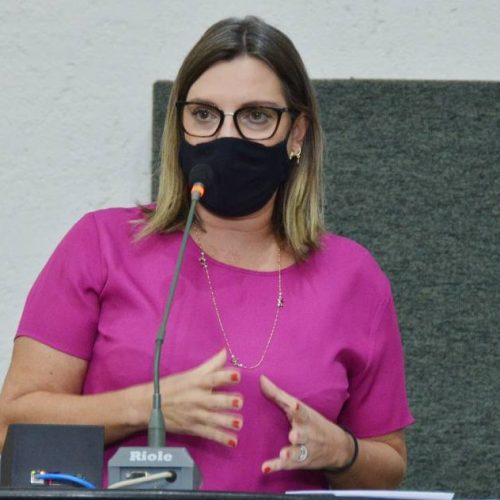 Em regime de urgÃªncia proposta de Cláudia Lelis que insere profissionais da imprensa e aprovado no parlamento tocantinense