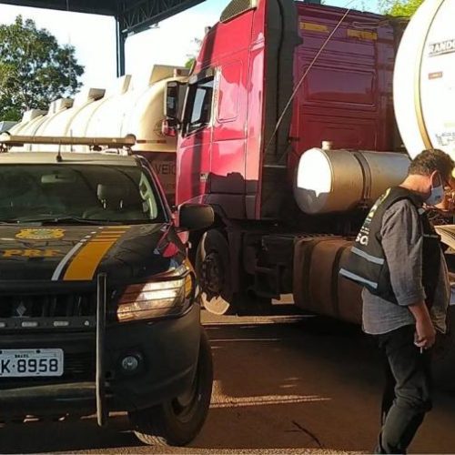 PRF apreende mais de R$ 500 mil em etanol sendo transportado sem documentos na BR-153